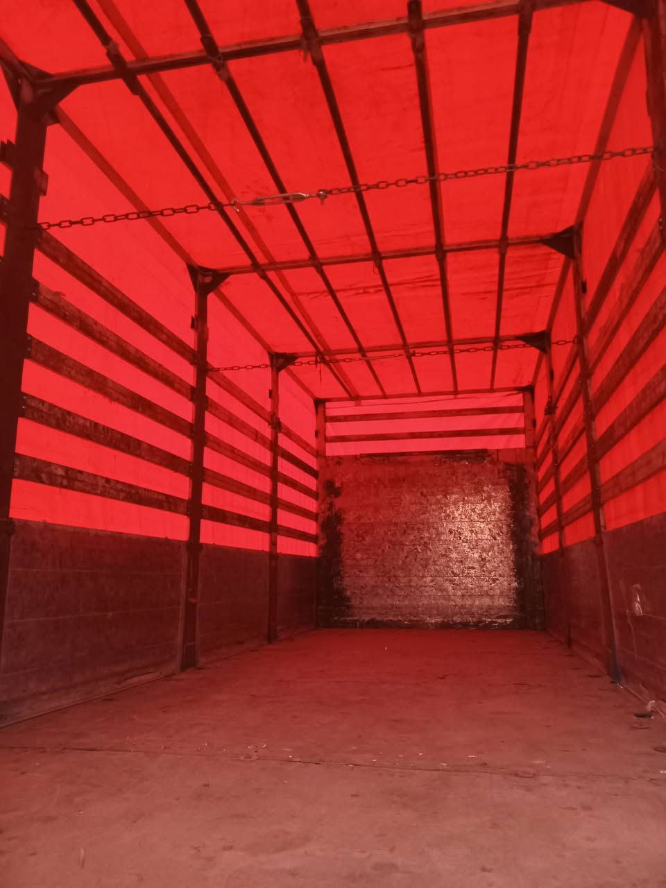 مقطوره للبيع تك طول سبعه ونص جديده وربيه فحل جوبلس وركتين مكان ديالى ***********.    ***********
