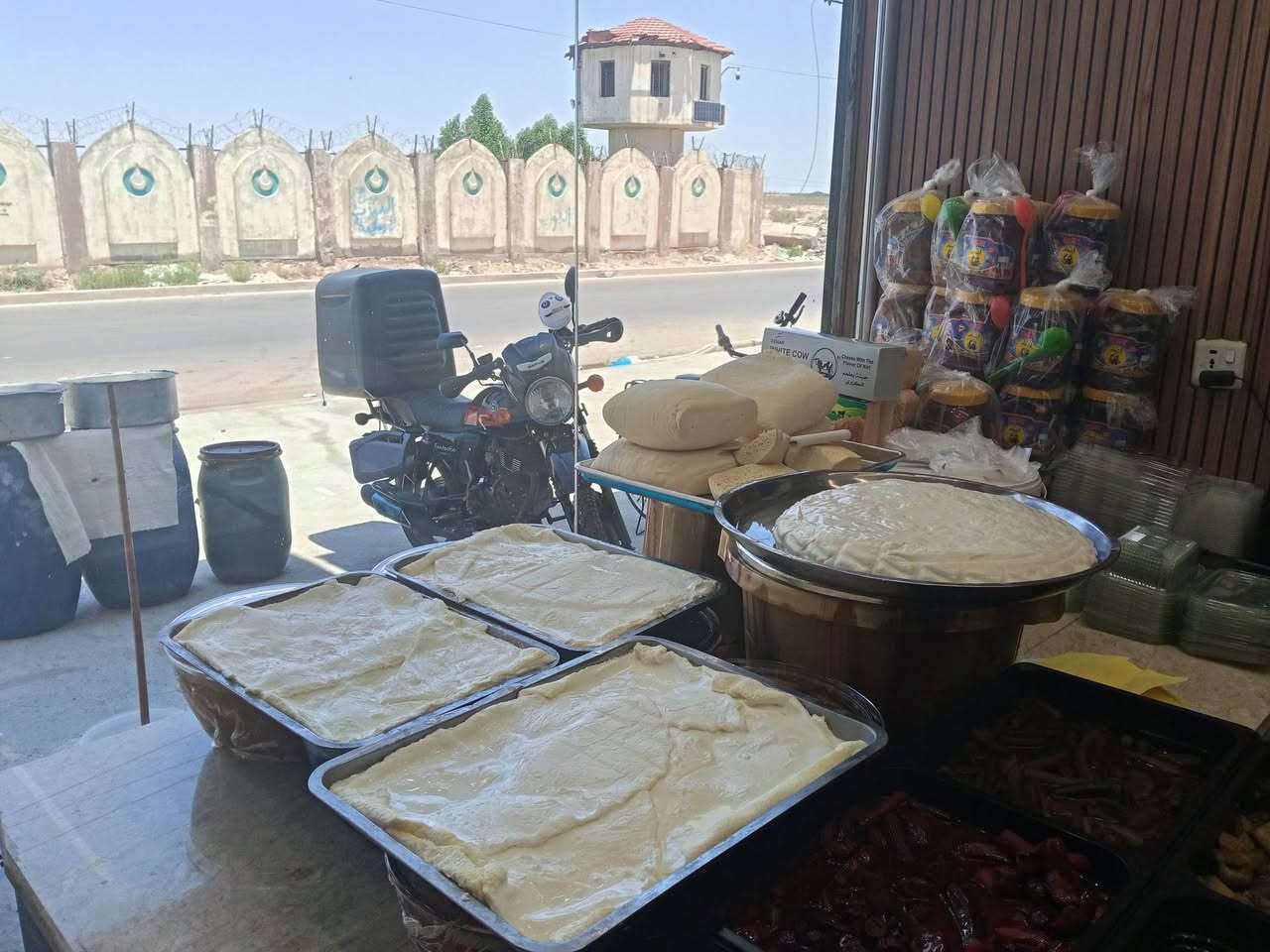 السلام عليكم ورحمة الله وبركاته 
اهلا وسهلا بكم زبائنا الكرام 
بألبان ومخللات الربيعي 
توفر لدينا وجبة جديد قيمر العرب 

سعر الكيلو 18000

سعر الربع كيلو 4500

سعر النص ربع 2500

العنوان الثعالبة شارع محطة تعبئة وقود الصمود مجاور أفران بركات المنعم ( الفرن الأول ) 

يوجد خدمة توصيل داخل منطقة الثعالبة والمناطق المجاورة 

***********
