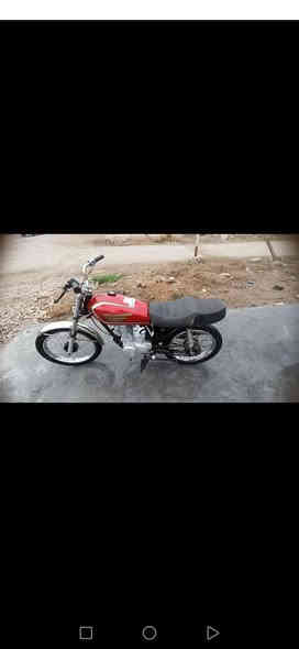 السلام عليكم دراجه امكي زت  مكينه ٢١  دراجه خير من الله  دراجه شوفت عينك  شاصي جديد مكينه خير من الله *********** المكان ديالى كنعان  السعر ٣٠٠ وبيهه مجال الطيبين
