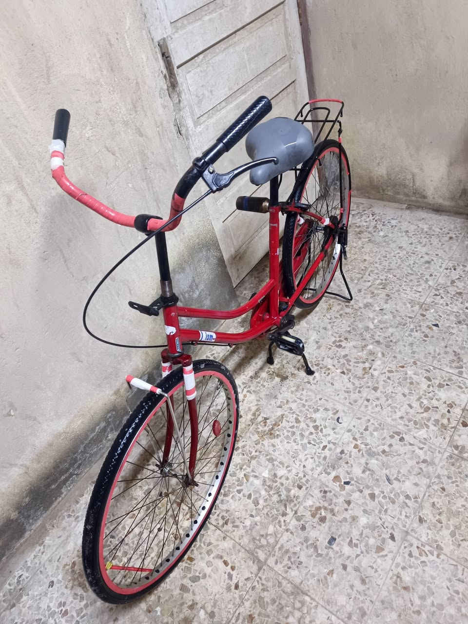 بيسكل. للبيع نضيف. كلشي مابي سعر 85 بيها مجال مكان بصره حي الاصدقاء ***********‬
