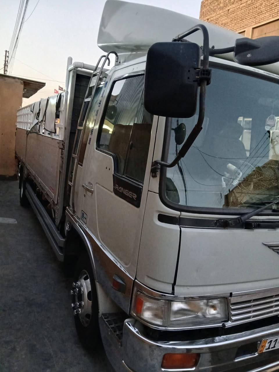 سلام عليكم للبيع هينو طيرة ستة وربع بلادي مكينة سبعين عادي استندرمكفولة لاصرف ولابخار سيارة جاهزة ما بيهة نقص تخم تاير كهربائيات كلهة شغالة  رقم بغداد بسمي انكليزي تحويل ثاني يوم موبايل ***********مكاني بغداد
