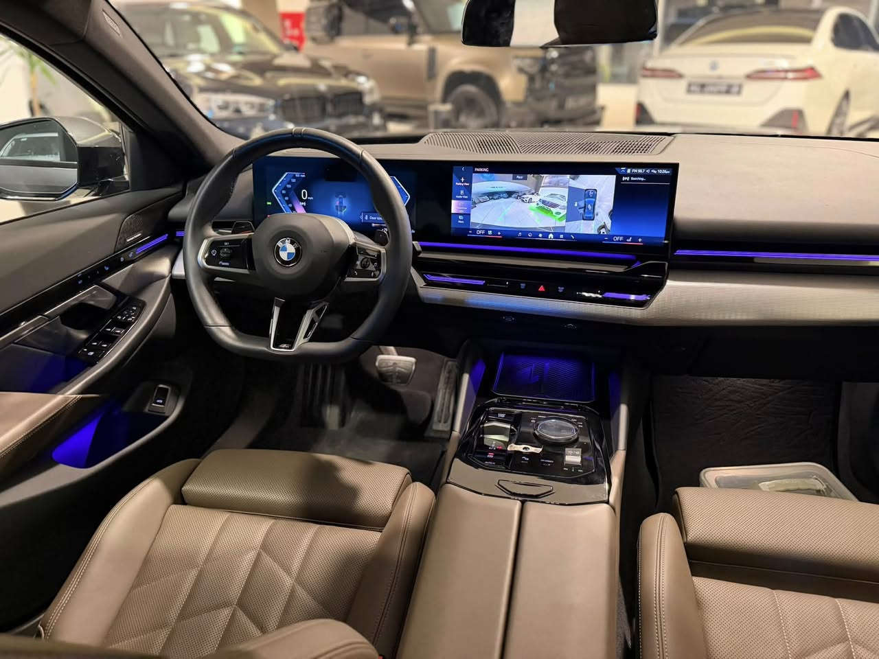 السلام عليكم 
سعر جدا مناسب🔥🔥
للبيع BMW 530i M package 
موديل 2026 ماشيه 7 الف فقط🎁
🚨بصمتين شركة وياها
فول مواصفات 
كامرات 360 درجه وسقف بانوراما وداتا شو وداخل جوزي بلادي وكشنات جلد تدفئه وتبريد وكهرباء وخزن ورادارات وحساسات وبصمات وصندوك كهرباء وسماعات هارمان كاردون وبعد كلش هوايه مواصفات 
السياره وارد امريكي بيها شبر صبغ ومكانين صغار بارد بدون دواخل او ايرباك وگير ومكينه بشرط ورقم الشاصي بالصور

السعر : 510$ ورقه
للاستفسار :  *********** كاوه جمال
العنوان : السليمانية المعارض الجديده معرض (الجاف)
