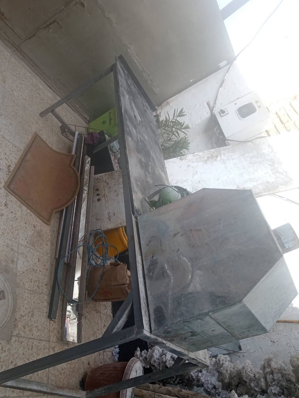 من رخصة الادمن نراكيل طه عدد 11 للبيع وقمجيات عدد 40 وروس عدد 30 وميز نراكيل مرمر  للاستفسار
***********
***********
