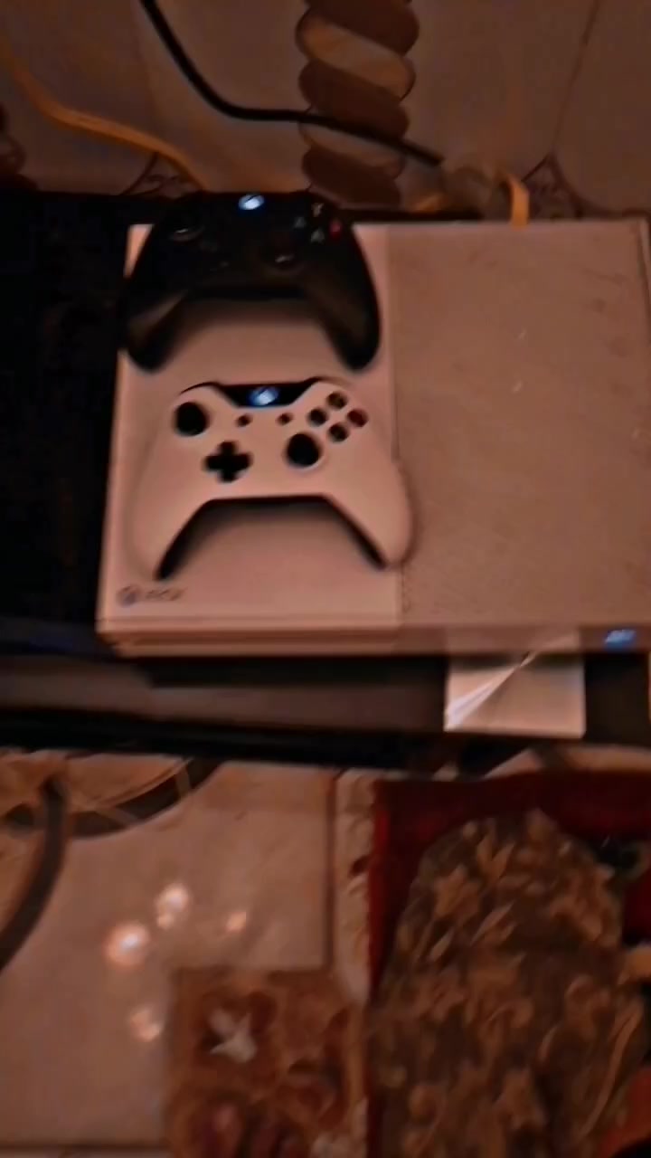 اكس بوكس ون فات كامل الملاحقات يدتين الاصليات  فيديو توضيحي  +اشتراك كيم باس شهر استعمال قليل جداً


**إذا كنت صاحب هذا الإعلان وتريد حذفه لأي سبب، رجاءا أرسل رسالة إلى الدعم الفني**