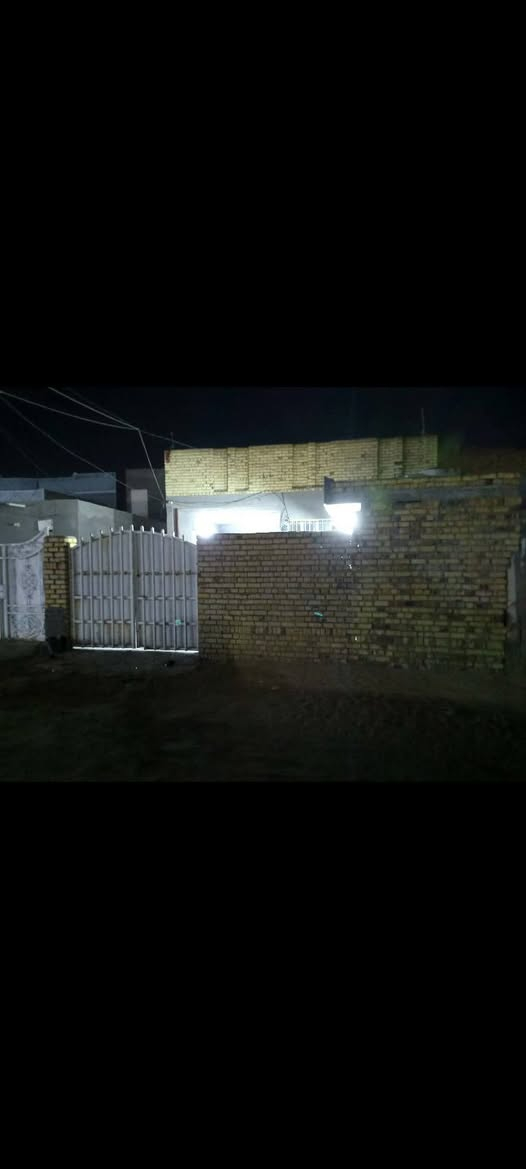 السلام عليكم عيني دار للبيع مساحه ٢٥٠م العنوان طريق المعاره قرب حسينيه السجاد يبعد  عن الشارع العام ١٠٠م استفسار اكثر اتصال بالرقم (***********)
