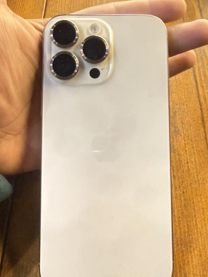 سلام عليكم آيفون ١٦ برو ماكس نظيف كلش مكفول من الشخط بطاريه 100 عدد الدورات ١٨٠ جهاز كلش نظيف موضح بل صور عنوان مدينه الصدر سعر 1400 بي مجال رقم ***********
