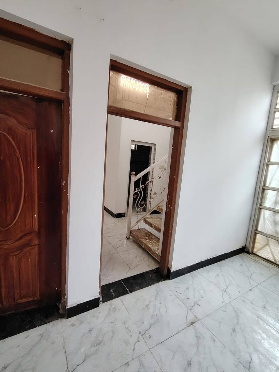 البيت للبيع طابو صرف 200 متر حي الزهراء على شارع 30 تجاري بناء جديد البيت فارغ مامسكون سعر على الاتصال *********** /***********
