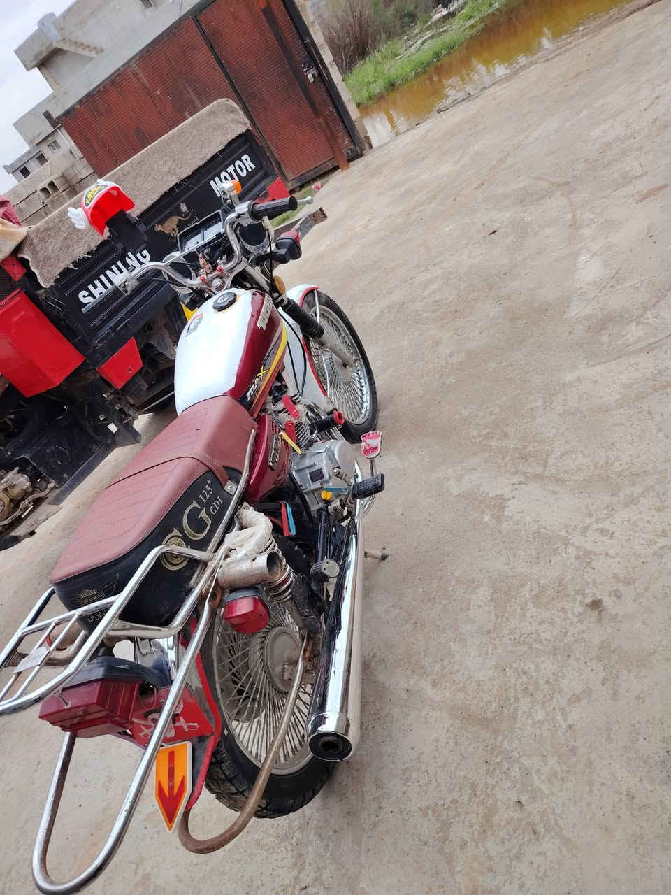 السلام عليكم ورحمة الدراجه للبيع موديل 22 الدراجه مكفوله كفاله عامه الدراجه ما مفتوحه ولا امبدل بيهه شي السعر خاص او عل رقم  ***********
