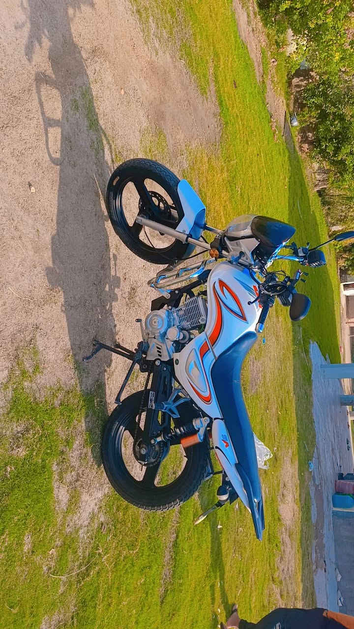 دراجه لبيع سنةموديل 223سعر 1,350 وبي مجال ***********
