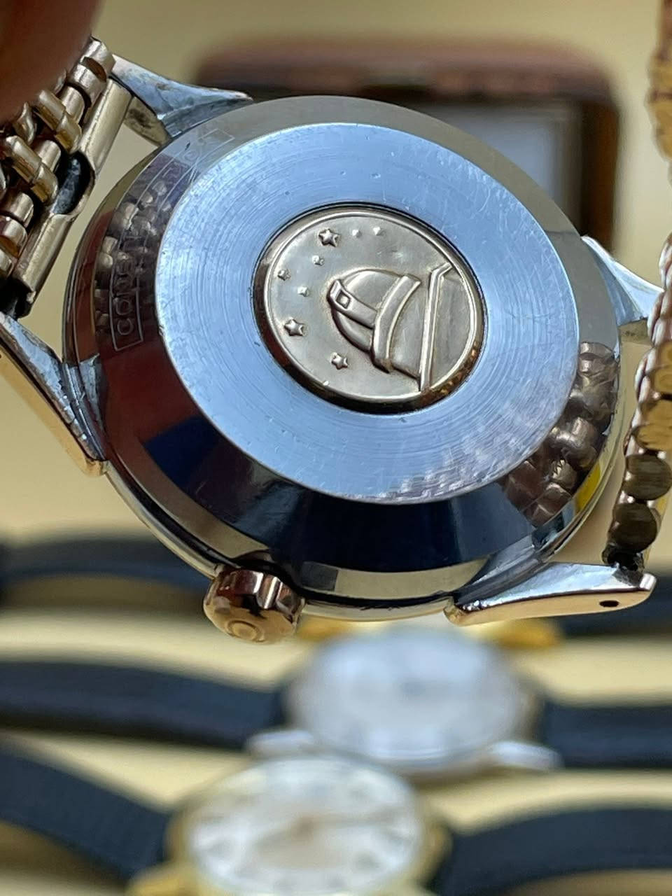 Omega Constellation pie pan

- اوميكا كونسليشين باي بان روز كولد اوتوماتيك || انتاج الخمسينات 

- نصف ذهب 18kروز كولد وستيل || طرة ذهب

 نظافة عالية عاليه جدا  || سير وبوك اصلي روز كولد  

- قطر 34.5

- للحجز التواصل على الخاص || او الواتس ***********

