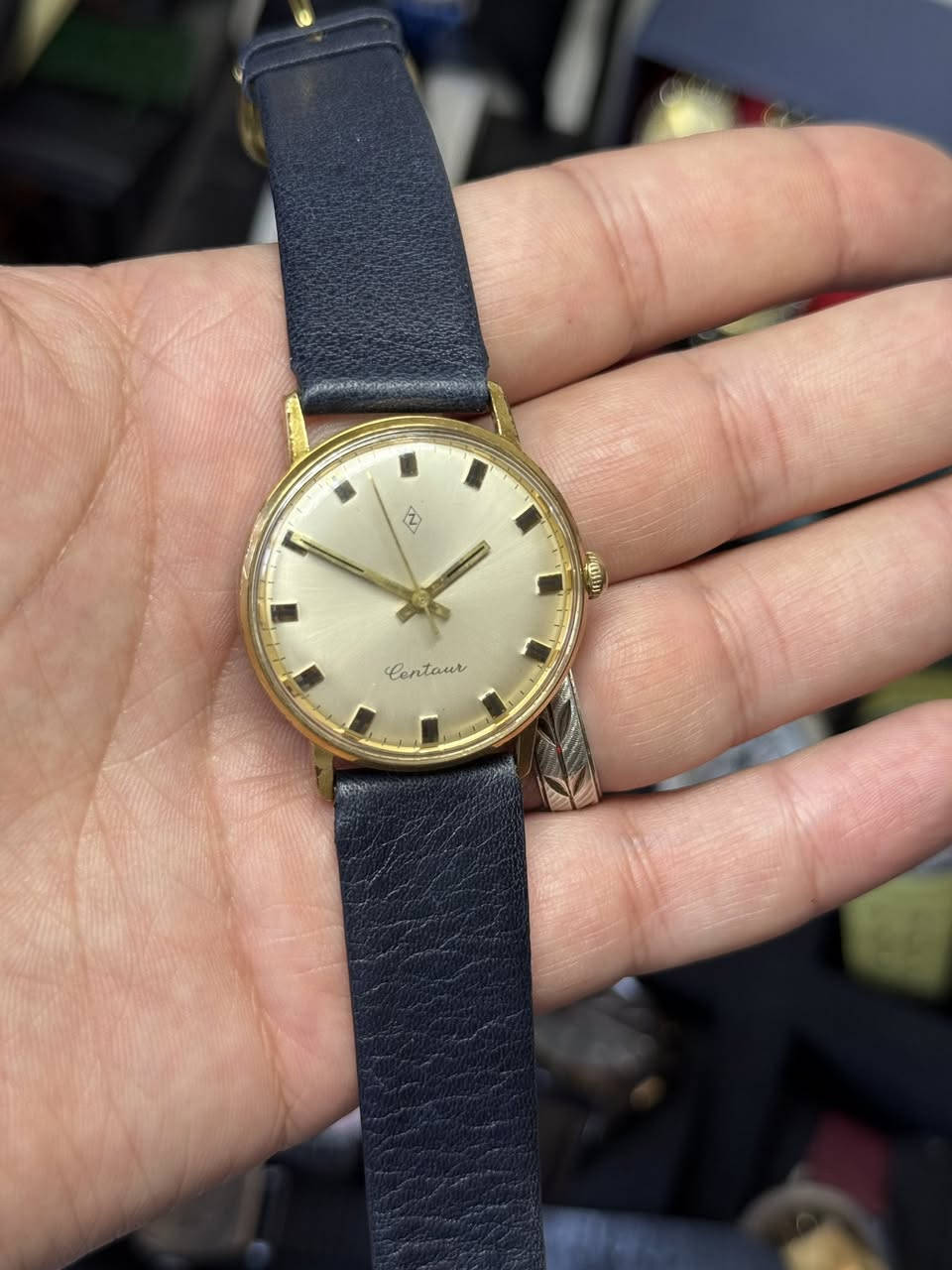 ساعه ماركة زنترا
الماني اصلي فنتج

نصب تكويك

قطرها ٣٣

جميله بشكل

سعرها 75 الف


**إذا كنت صاحب هذا الإعلان وتريد حذفه لأي سبب، رجاءا أرسل رسالة إلى الدعم الفني**