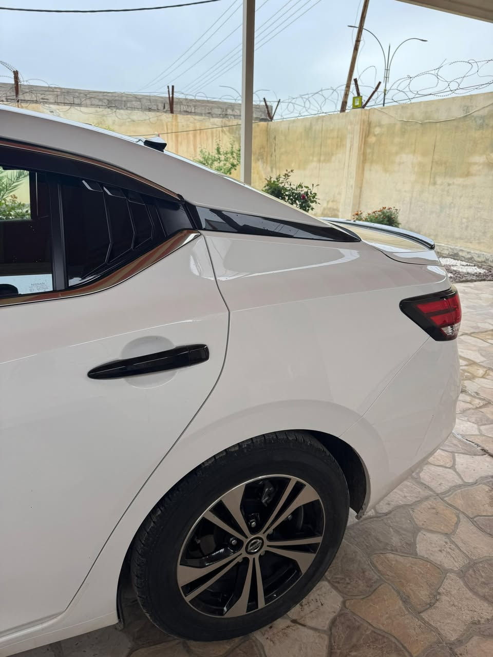 نيسان سنترا 2023 
موصفات SV 
وارد امريكي دخلت للعراق كلين 
وحادثها بالعراق فقط بنيد وباقي السياره مكفولة كفالة عامة بدون دواخل 
مواصفات تحكمات ستيرن نقاط عمياء
رادار تثبيت سرعة اوامر صوتية 
رقم اربيل باسمي تحويل ثاني يوم

***********
