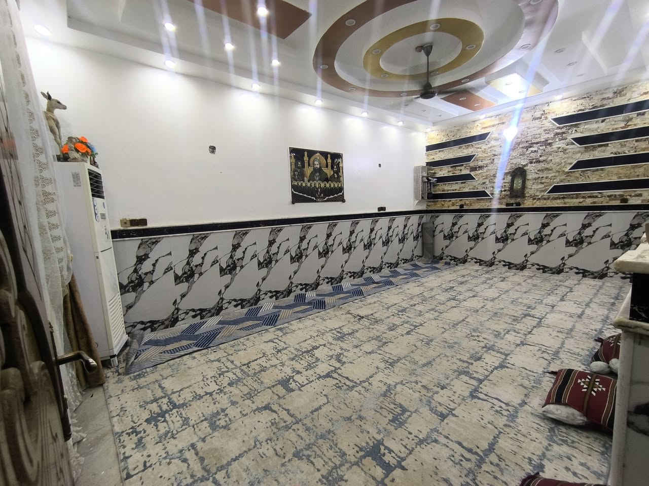 سلام عليكم بيت لبيع 
حجي حسن الجمعيات
زراعي سند 25
مساحته 200 متر بناء جديد طابق واحد اي ستفسار نتصل عله الرقم‏ ‪***********‬‏
@إشارة
