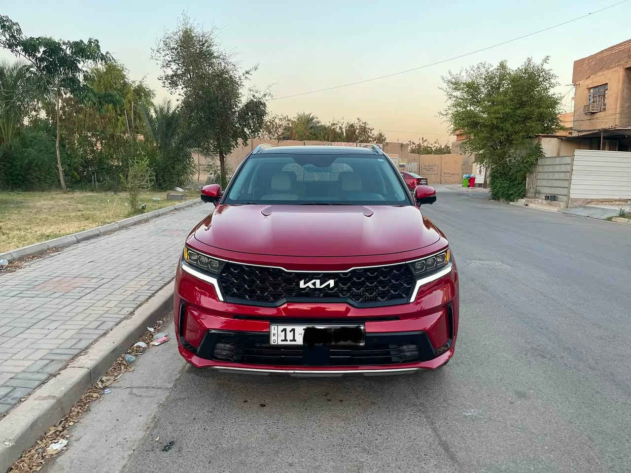 السلام عليكم 
كيا سورنتو 2023 برستيج بلكن هايبرد للبيع 
وارد امريكا حادثها جاملغ خلفي وصندوك بدون ايرباك سياره ماشيه 33 km فووول مواصفات للاخير خمس كامرات هيتر بلكشنات خلفيه اماميه كشنين كهرباء شاحن وايرليس رادارات بانوراما مري قلاب صندوك كهرباء سبعه راكب كشن منفصل سياره كهرباء وهايبرد محرك 4 سلندر 1600 
رقم بغداد بأسمي اني مستوردها 
السعر 22,000 يعني دفترين وعشرين 220 ورقه وبيها مجال 
الاتصال ***********…….
مكان السياره. بغداد السيديه
