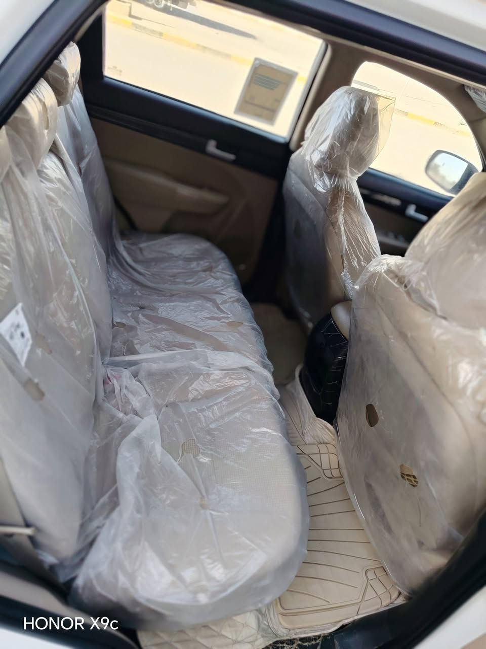 سورنتو موديل 2014 خليجي  عدا بانوراما
سياره  كفاله عامه.
مواصفات السياره: 
حساس امامي+خلفي 
3 قطع تبريد 
مكينة 4سلندر 2400
لايت زنون+
سيارة جديدة وجاهزة من كل نواحي تخم تاير جديد مكينة وكير وحداديه كفاله عامة رقم بابل الدولي  شرط تحويل
مكان السيارة ((الديوانيه))للاستفسار اكثر الاتصال على الرقم ***********
#غير متواجد ع النت
