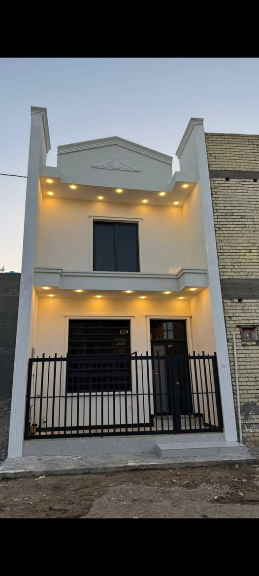 بيت للبيع مساحة 50 متر واقع حال 60 متر واجهة 5 نزال12 
بغداد.ابوغريب. خرنابات
قرب ماركت زاد الاسرة قريب السريع طابقين ونص بي 3 غرف نوم
السعر  113  
*********** بي واتساب 
*********** اتصال
