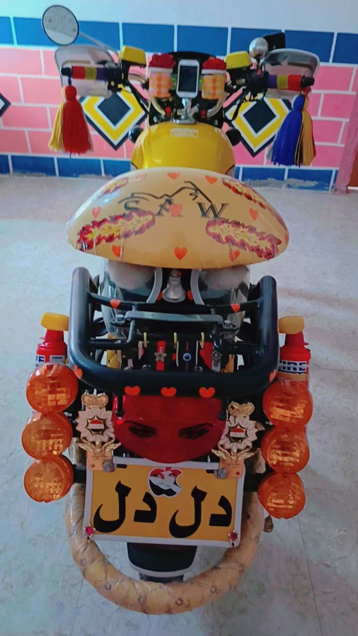 السلام عليكم دراجه دايوان رقم  للبيع موديل 22 السعر ثنين وربع او مراوس معه تكتك حسب القناعه  واسط الحي للتواصل ***********
