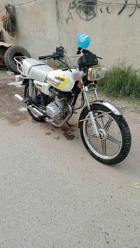 ايراني للبيع الدراجه نضيفه مامتعوبه موديل 22بصمه كهربائيات شغاله كله ن...