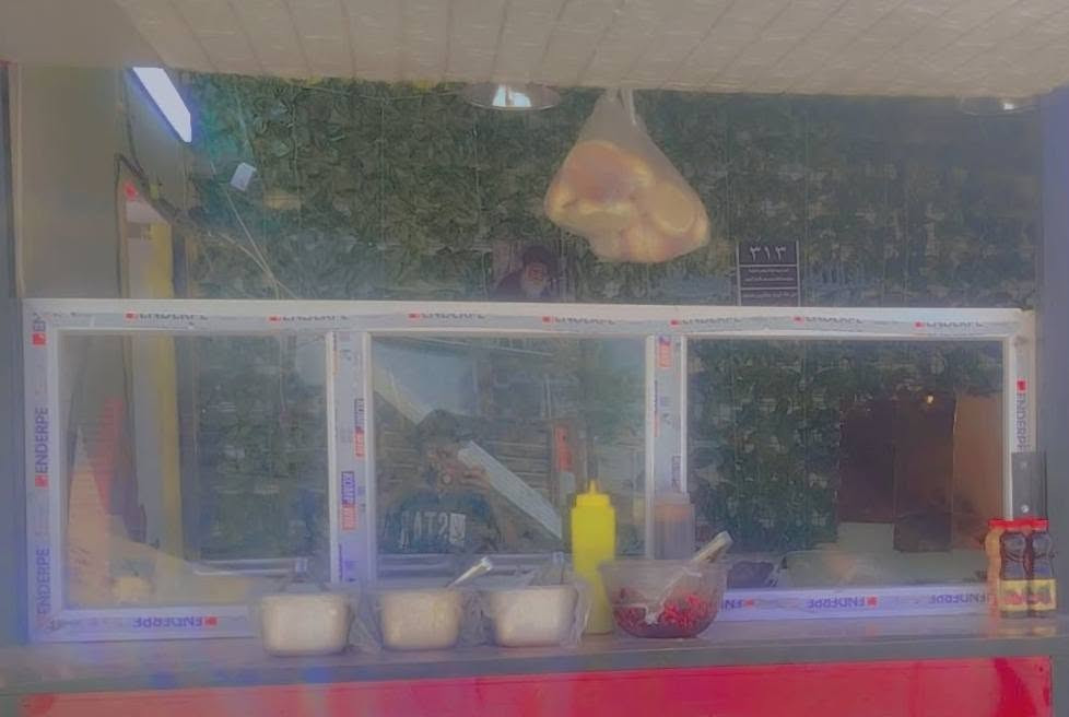طباخ فلافل وفنكر وبركر ابو التايرات جاهز متر ونص الطاوه الاصليه  استخدام شهر واحد
وجام خانه مترين بيها باب ينفتح ع اليسار للبيع عنواني بغداد الرشاد رقمي *********** واتساب او علق اني ادخلك خاص
