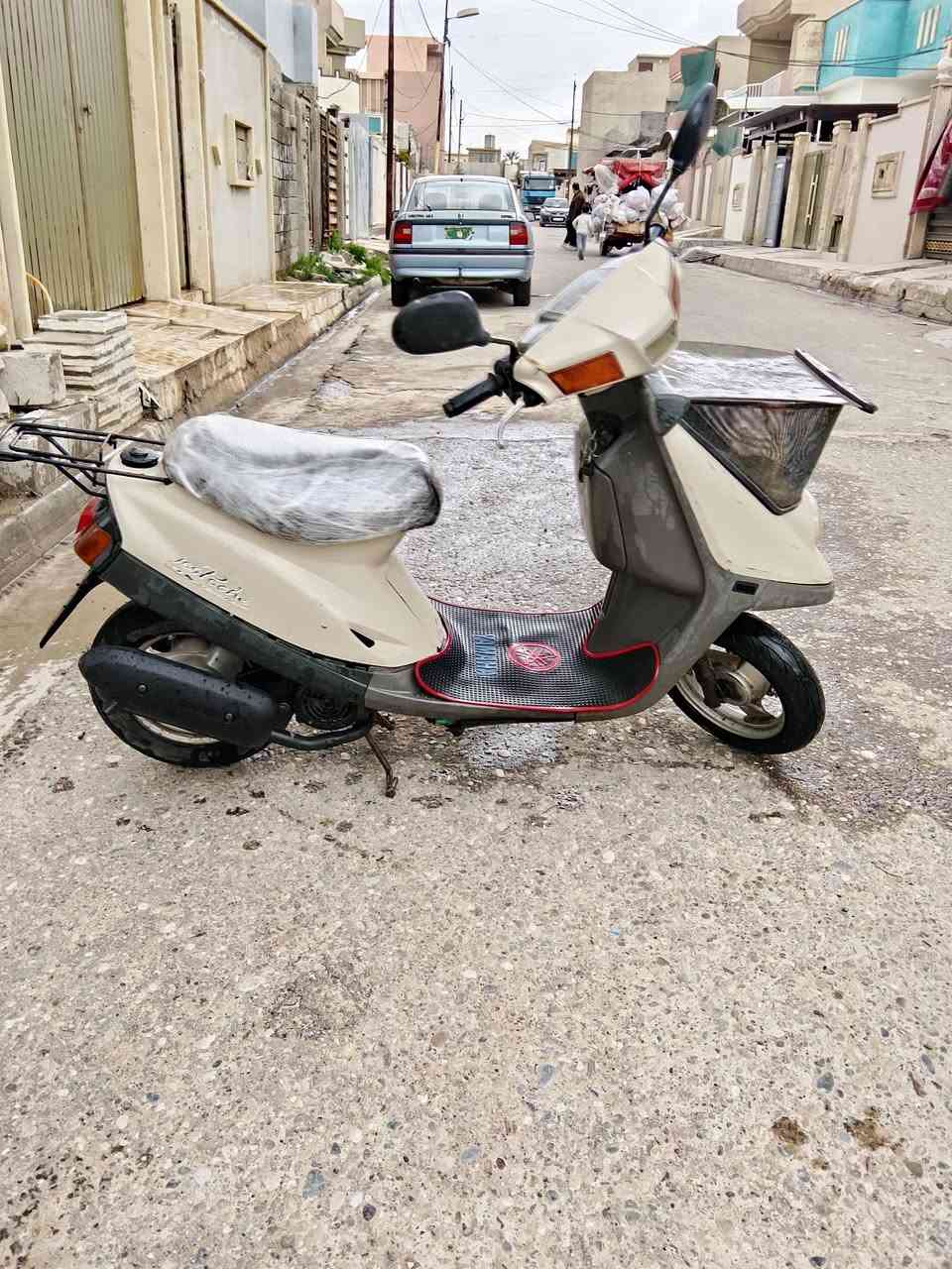 بزونة للبيع (نظيفة وجاهزة) 🏍️🔥
✅ المواصفات:
المحرك: شغال هندر واحد (نقرة) ⚙️.
الكهربائيات: وايرمنية كاملة وكلها شغالة 🔌✨.
الحالة: تحريك معدل فول، الشاصي مكسور جه وحده وملحوم تقوية للجهتين .
الملاحظات: السلف يدير بس ما يشغل (احتمال دشلي سلف). الباتري جديد
تايرات جدد. صالنصه جديدة 
معمر مرة وحده بس بستن
📍 المكان: الموصل - الجانب الأيسر.
💰 السعر: 180 ألف (وبيه مجال حك الجية) 💵.
***********
***********
