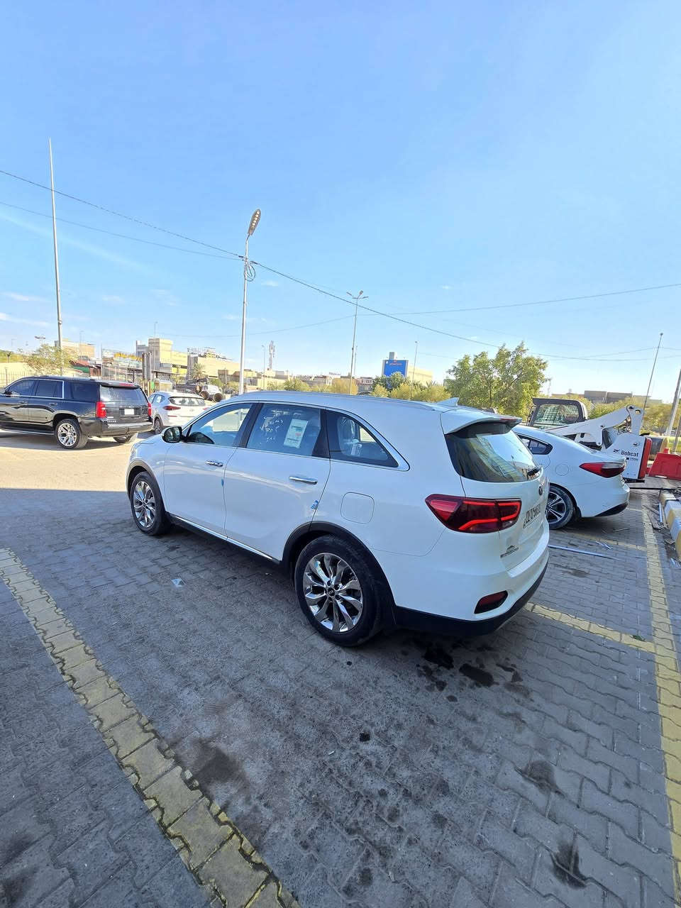 للبيع كيا سورنتو ٢٠٢٠ رقم اربيل  انكليزي ٦ سلندر  مكفوله من ضربه وصبغ وتبديل مكينه وكير على وضع الشركه  ماشيه ٦٢ الف سعرها ٢٥٨ وبيها مجال بسيط النجف الاشرف اتصال ***********
