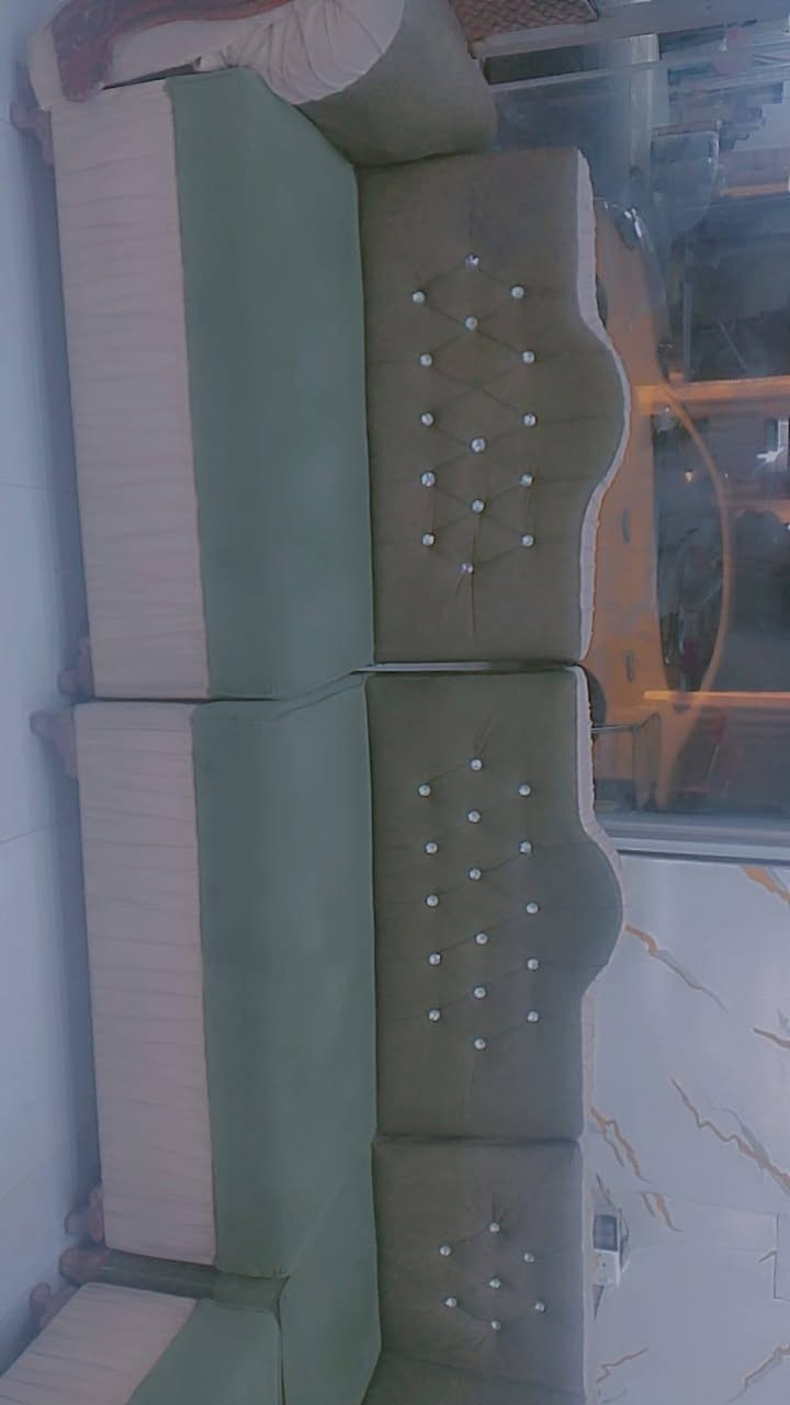 السلام عليكم
ديوان متكون من6قطع للبيع
السعر200وبي مجال
تواصل***********
