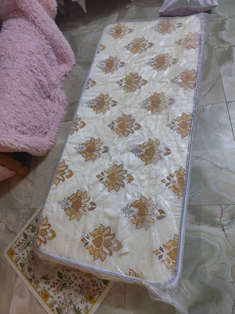 فراش جديد طول١٦٠ عرض ٧٠
اشتريته ومااجه ع قياس الجربايه
اشتريته ب٥٠ Singapore


**إذا كنت صاحب هذا الإعلان وتريد حذفه لأي سبب، رجاءا أرسل رسالة إلى الدعم الفني**