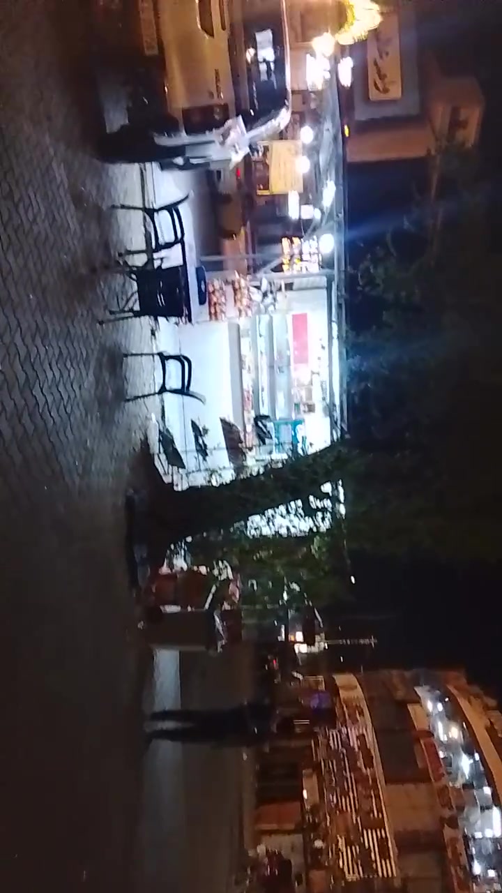 السلام عليكم..... اللهم صل على محمد وال محمد 
كشك للبيع في تقاطع صليخ قرب العيادة الشعبية 
الكشك يباع عدا العارضات والرفوف 
للأستفسار واتساب 
***********

