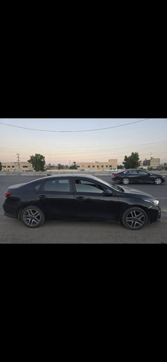 السلام عليكم 
كيا فورتي  2019 امريكي 
 محرك ٢٠٠٠ دوش 
كير AT جديد 
فول تحكمات ستيرن 
شاشة وكامرة
تبريد ثلج
تحديد مسار رادار 
منظومة زنون  
ماشية 77 ميل
رقم بغداد بأسمي تحويل ثاني يوم 
بيها صبغ تقريبا 6 قطع اثر حادث امريكا ربع جاملغ وبنيد وبالعراق بيها طخات خفيفه 
 مكاني بغداد الحسينية مطعم الامير
السعر  117  ورقة مستعجل ع البيع
وبيها مجال للشراي حك الجية 
 ***********
***********
