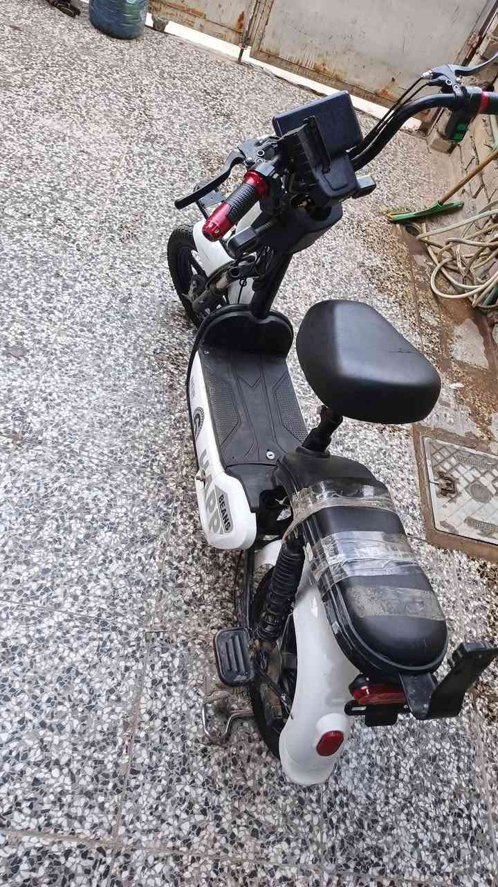 السلام عليكم دراجه شحن🔋⚡للبيع الدراجه حلوه ونضيفه كهربائياتها شغاله🔋🔌أربع نمر بدون شاحنه نضام مثبت سرعه و بلوتوث
وسرعة الدراجه 60وسعر الدراجه 100وبيها مجال قليل
الاتصال برقم ***********
