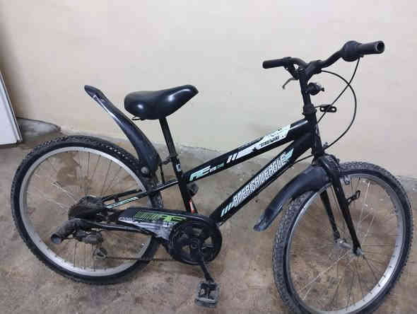 سلام عليكم بايسكلات للبيع نضاف ثنينهم وحجمهم الاسود 24 والاصفر 26 السعر الواحد 65 وبيهم مجال
