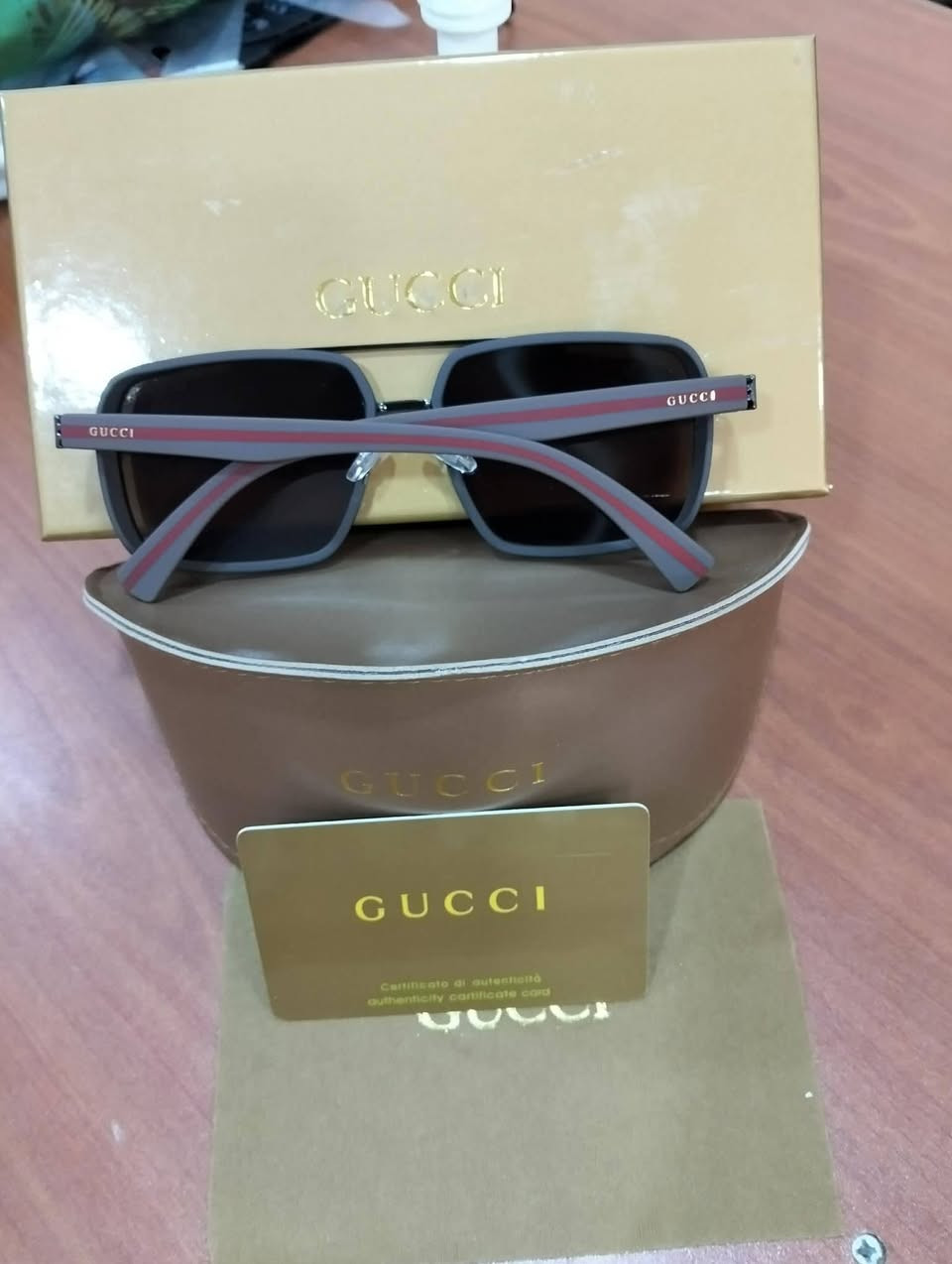 نظارة رجالية ماركة كوجي بوليرايز صنع في إيطاليا


**إذا كنت صاحب هذا الإعلان وتريد حذفه لأي سبب، رجاءا أرسل رسالة إلى الدعم الفني**