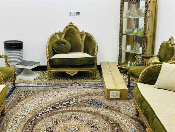 سلام عليكم.مكلف بالنشر.. تخم قنفات زان تفصال مصري مكون من قنفتين الوحده ام 3 نفر واربع كراسي من ضمنهن كرسي جبير وطابوريه  3 نفرات كما موضح بالصور اي استفسار يم هذا الرقم ‭٠٧٧٠ ٥٧٤ ٨١٠٤‬
