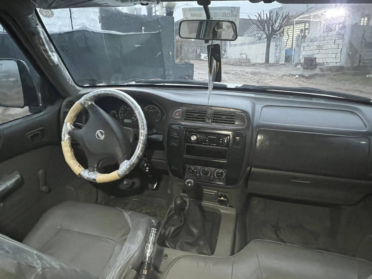 نیسان پاتڕۆڵ 2001  تەحویل عەسڵ
ڕەقەموو سەنەوی تازەیە بەناوی خۆمانەوەیە تا 2031
هەموو گیانی لەسەر دەقی بیلادیە دەسکاری هیچ شوێنێکی نەکراوە بەرگە سەقفو گاعی و بەرگی دەرگاکانی بیلادین  هیچ پارچەیەکی نەکراوەتەوە
سێ پەڵەی بچوکی بۆیاغە  دیاریم کردوە 
 لەڕەقەمی پێشەوە هەتا دواوە بەشەرت گێڕو مەکینەو دەبڵ ئەکسلی بەشەرت 
بەطانەو دەرگای دواوەو قاعیدەی لەوی درزیشی نیە تایەی تازە بۆ بەستراوە قایش قوڕ و دۆسەو ساڵۆنسای بیلادیە
سعری 128 معامەلەیەکی کەم 
شوێن : سلێمانی 
*********** السليمانية, العراق
