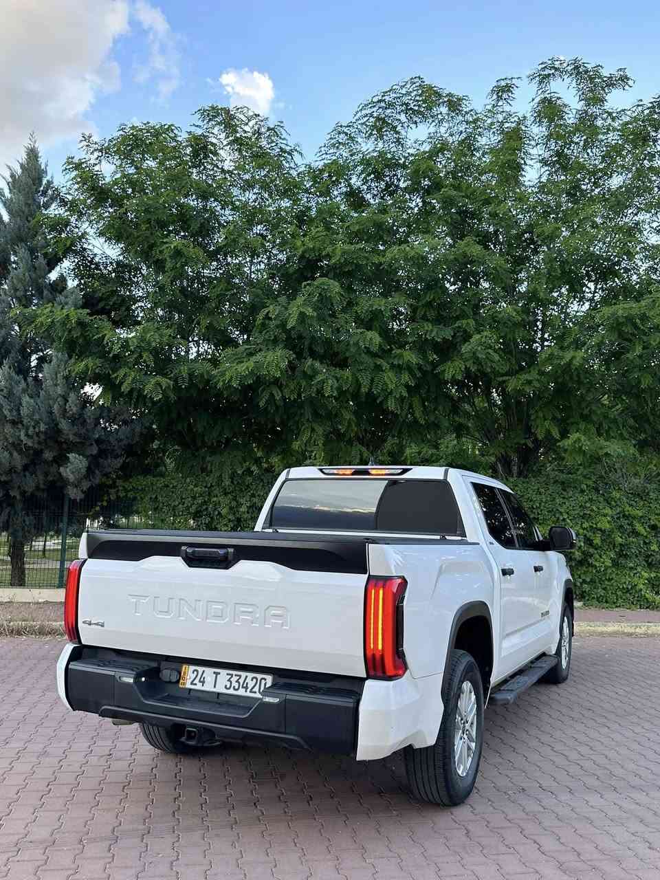 تويوتا تندرا 2022لون ابيض 4x4
سعر 325$ بي مجال
محرك 6 سلندر توين توربو
كتاب جام تضليل ويا 80بل 100
المواصفات 
ماشي 30 الف
بصمه 
تشغيل عن بعد 
‏ويل كب 
لايتات زينو و بك لايت زينو 
رادار امامي 
تحديد مسار 
شاحن وايرليس 
هندبريك بصمه 
لايت LED 
حاجب LED
اشاره لكزز 
رادار خلفي 
حساس خلفي
سياره بس بوند صبغ بدون دواخل
سياره مرقم جاهز تحويل وكاله شرط 
سياره بيها كتاب تضليل 80بل 100 رسمي من دايرة مرور
سعر 325$بي مجال
تلفون ***********كورك
تلفون ***********زين وتساب

