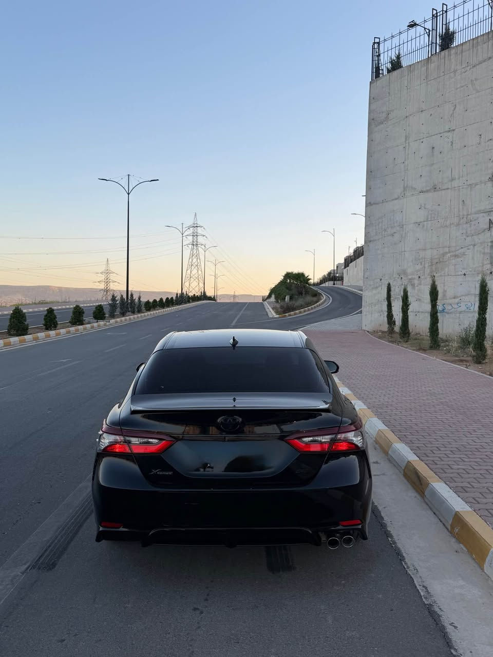 تۆیۆتا کامری 2023 مواسەفات SE X Series 

رادار پێشەوە , رادار دواوه، شاشە گەورە , لايت زينون
 , لايت ليد , ويل كەب , 
كاميرا , , كوشن كارەبايى ,
 سوكان ڤوليوم , ناوو جلد
 , تەنها ٤٣ هەزار مایڵ  ڕۆشتوە
سەیارەکە هەردوو سویچی بیلادی ماوە 
لیدی ناوەوەی بیلادی کاملی بۆ دانراوە 
ویلەکانی بیلادیە لەسەری دەستکاری نەکراوە

سەیارەکە ڕەقەم سلێمانیە ، تەحویل و غەرامە بەشەرت ڕەقەم و سەنەوی تازەیە

سەیارەکە یەک چەمەلەخی پێشەوە بۆیاخە لەگەل پەڵەیەک بۆنیت ،  ، شانسی و بەتانەو بەدەنیش بەشەرت  بێناو تەنانەت تەگەریشی عەزێتی نەبووە 

سەیارەکە ماڵی دۆستە  رادار و بەردی ئەگزۆز و گێر و مەكينه ی  بەشەرت بەرد و رادار بيلادى شەريكه

*********** السليمانية, العراق
