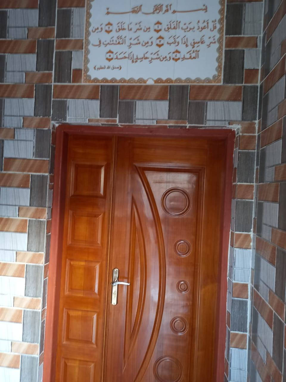 بيت للبيع بفداء مساحه200م طابق واحد بمقاطعه22بناء حديث 
السعر180مع المجال ***********مكتب الرحمه للعقار
