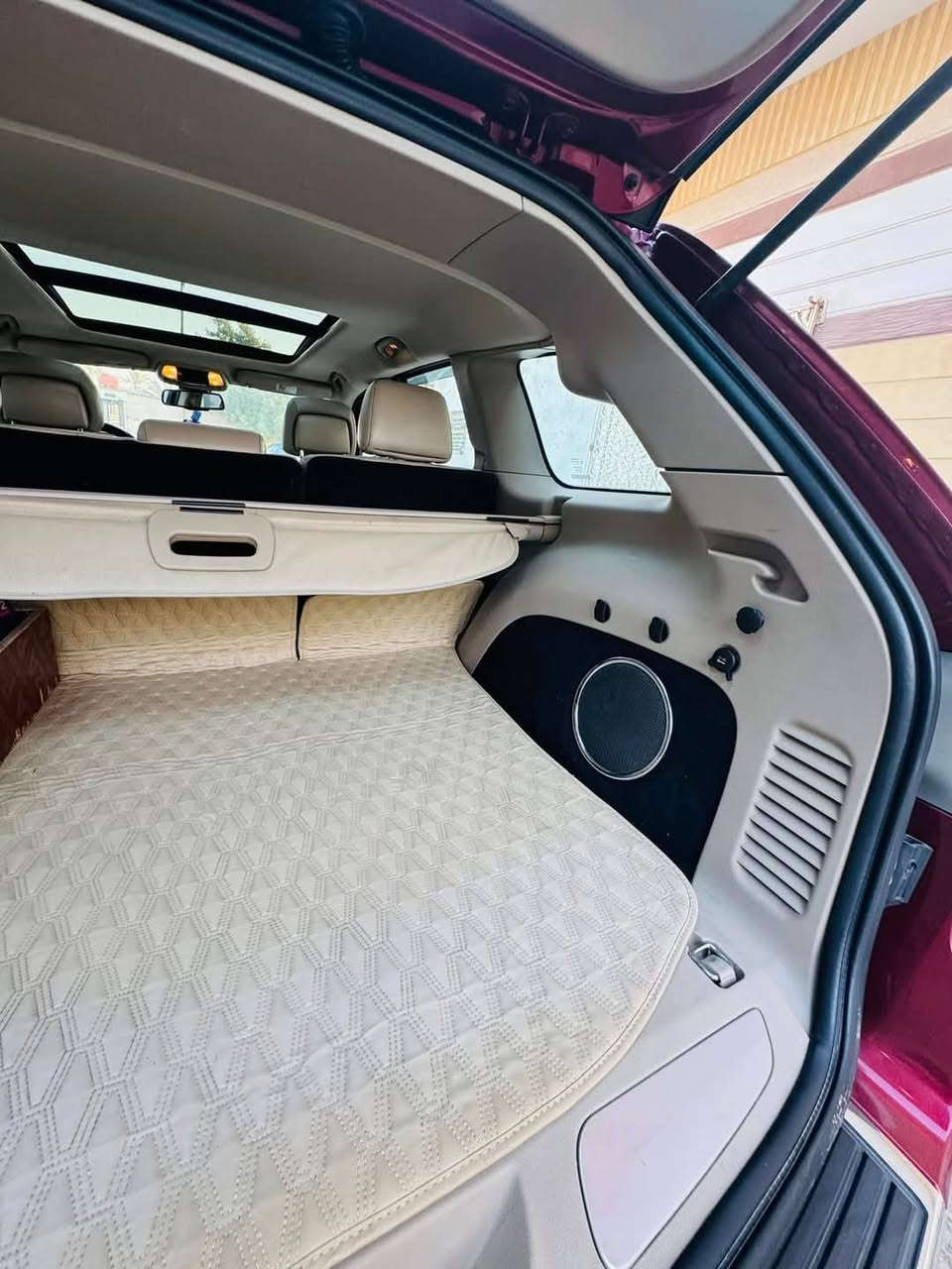 السلام عليكم ورحمة الله..
للبيع جيب لمتددموديل 2014 فول
((خليجي)) مكفوله كفاله عامه 
عدا البنيد مرشوش كلير اثر نگراش فقط اباقي كفاله 
رقم بغداد بسمي تحويل
ماشيه  128 الف كيلو 
الموديل :2014
المحرك : 5700 هيمي  
المواصفات : 
* نظام السرعة المحددة. 
* المرايا الجانبية قابلة للطي كهربائيا. 
* سقف بانوراما . 
* شاشه كبيرة 
* نظام الخرائط (GPS) .
* المصابيح الأمامية زنون LEB
* دخول ذكي. 
* بصمة 
* تشغيل عن بعد .
* الصندوق الخلفيي كهربائي . .
* ذاكرة لحفظ وضعيات الجلوس للسائق
* المقاعد الأمامي كهربائي.
* المقاعد الأمامية  تبريد وتدفئة .
* المقاعد الخلفية تدفئة . 
* حساسات امامية. 
*حساسات خلفيه.
* محدد سرعة . 
 *بعد بيه مواصفات ممذكوره
السعر 204 وبيها مجال قليل جداً 
للاستفسار ***********
مكان السياره البصرة
