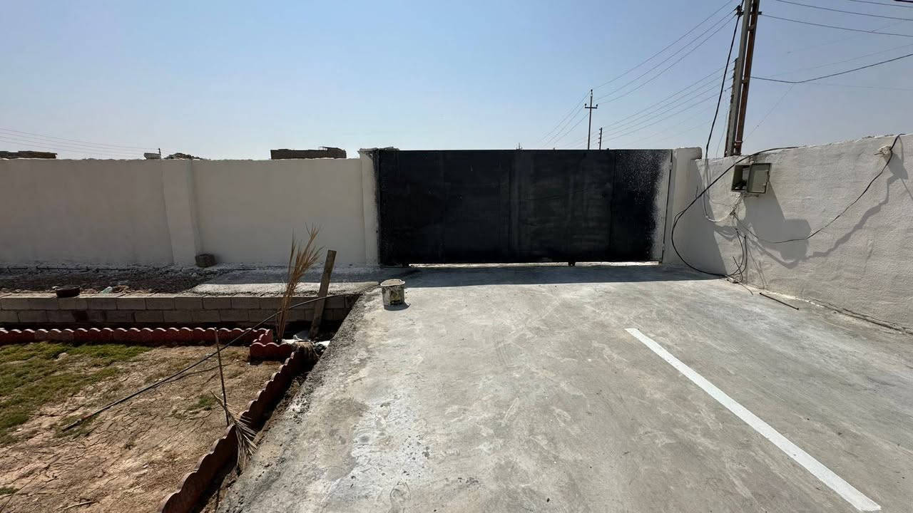 السلام عليكم دونم للبيع في الشاعوره وم جدر مجاور المصتوصف بي بيت كامل ٣ غرف نوم وصاله وثلاث حمامات واستقبال وحديقه ٤٠٠ متر كامل الخدمات وبه مسبح بعد ما كامل السعر ٢٥٠ وبه مجال ***********
