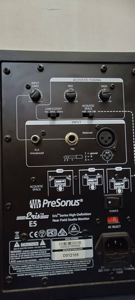 السلام عليكم زوج سماعات ستوديو نظيف كلش بالكارتونه سعر 350 الف مكان اربيل ***********
