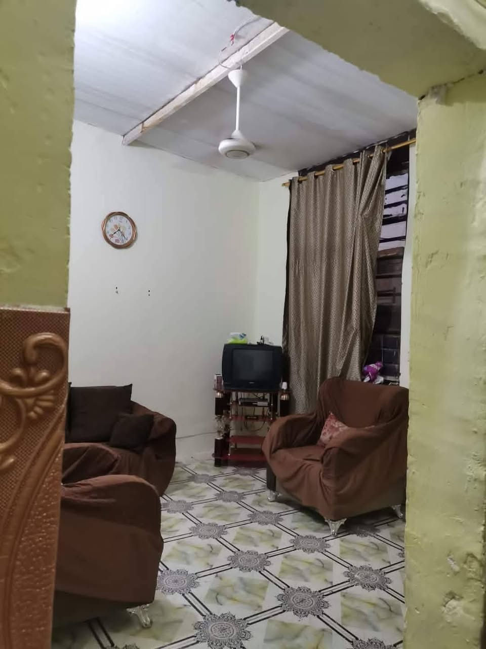 للبيع بيت 80 متر مربع سقف سندويج ابو دشير شارع خط النفط سند ٢٥ مكلف بل نشر *********** :*********** وجهه عله شارع خط النفط
