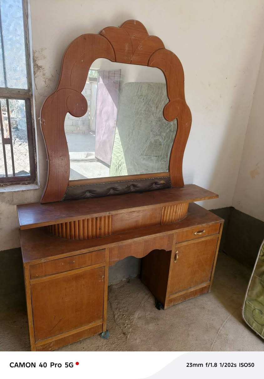 سلام عليكم غرفة خشاب للبيع تفصال عراقي كامله السعر 600وبيها مجال ***********
