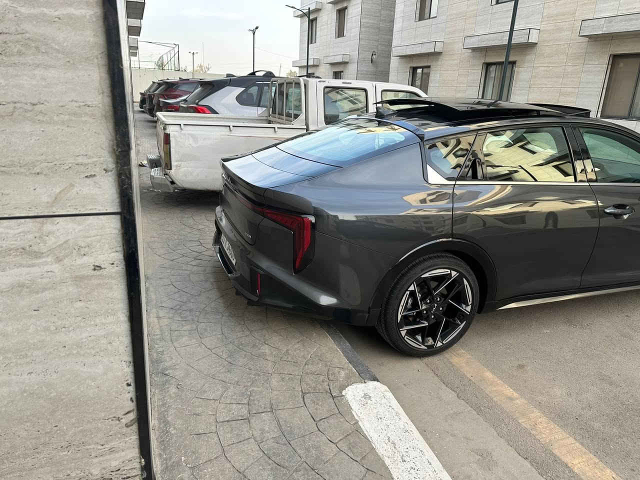 السلام عليكم لبيع كيا K4 
2025 فول موصفات 1/1
سياره وارد امريكا الضرر كما موضح بلصور 
بدون يرباك بدون دواخل 
فقط تعديل بل حوض 
و شاصي خلفي ايمن 
ماشيه ٧ الف 
رقم بغداد باسمي تحويل مباشر 
دخول جديد 
مكان سياره بغداد  
الاستفسار ***********
