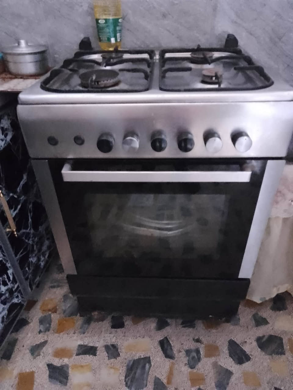 السلام عليكم طباخ كلش نظيف للبيع السعر 70,000 وبي مجال شيء قليل المراسله على الرقم***********
