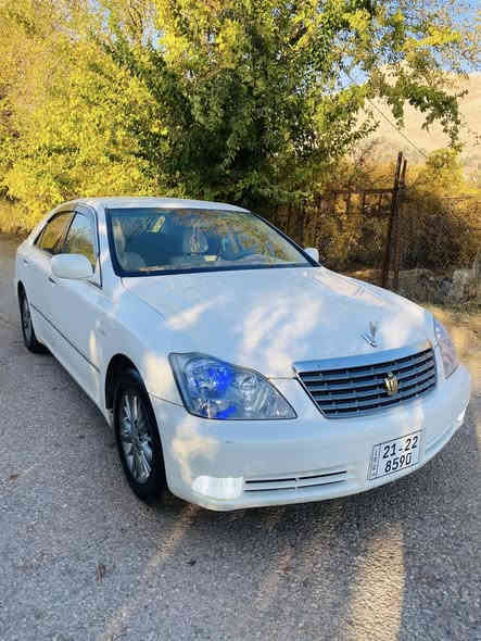 بەناوی خوای گەورە
شاهینە ٢٠٠٧ ساج مەلەکی بڕاوە 
کامل مەسروف کراوە ١٨٠ مەکینە بچوک گێڕ گەورە 
جامی هەڵ گیراوە برێکی بەستراوە 
گەرمیوو ساردی مەزبوت 
بێ تەقەو ڕەقە پێشوو دوای کەپسە 
سەقفی شوشەیە بەس شوێن موس بۆیاخە 
سیعر ٥٠ کەمێ مجال شوێن خوڕماڵ 
***********
