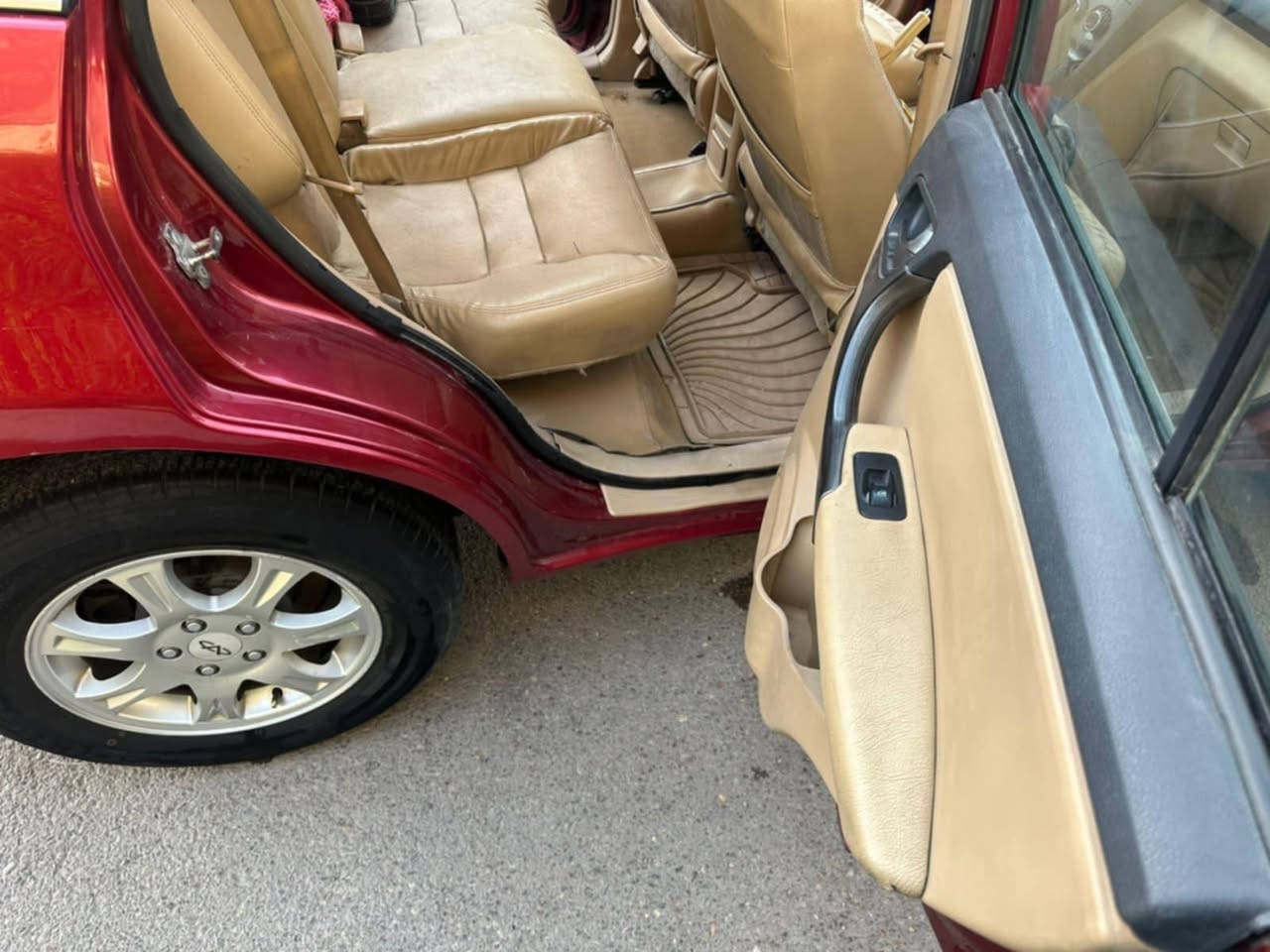 سلام عليكم للبيع اومراوس بصفره تيكو موديل ١٣ بغداد رقم انكليزي بسمي كير ومحرك ابلاد اوتو كهربائي تبريد شغال السياره كله جاهزه سنويه إلى ٢٠٣٠ السعر ٦٣ورقه بيه مجال بسيط هاتف *********** السياره موجوده المشتل والعلاوي وقت الاتصال يحدد مكان والرزق على الله
