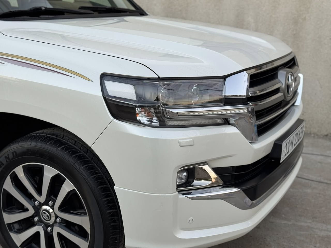 السلام عليكم 
لاندكروز 2019 بريم اصل باب اول
ماشية 86 الف رقم بغداد بسمي السيارة كلش جديدة 

بصمة وتشغيل عن بعد
سلايد روف 
كشنات جلد 
كشنات الامامية كهرباء
صندوك كهرباء
زراك لايت 
لايتات زنون
دشبول ليزري
شاشة ام الدعاء
ديفيدي بالقمارة
مكنيه 6 سلندر 4000
حساس امامي خلفي
السيارة جديدة جدا مكفولة من الصبغ والفتح والشخط

بيها بارد بسيط جداً وممبين
مكاني بغداد البنوك 

السعر 535

***********
