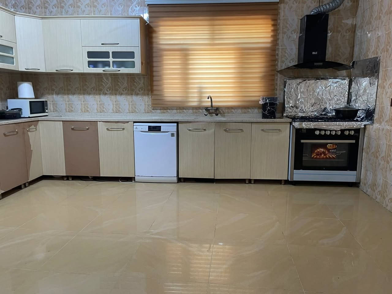🏘🏘بيت للبيع ديالى خانقين / حي رمضان شارع السايدين طريق كلار خلف رزكار ابو تبريد 
طابو صرف ركن مساحة 240 متر واجهة 12 والنزال 20 بجانب البيت حديقة تابع للبيت 
طابق الاول 
1 غرفة نوم واستقبال وصالة كبيرة ومطبخ كبير حار وبارد ومجمع درج داخلي وخارجي ومجمع درج وكراج سيارة 
طابق الثاني 
2 غرفة نوم وصالة كبيرة ومطبخ كبير ومجمع صحيات وبيتونة 
فول سيراميك وطابق ثاني سيراميك وسقف مغربي 

السعر / 135 مليون بي مجال 

للأستفسار اكثر اتصال بالارقام فقط 
***********
***********
مكتب فريا موفق للعقار
