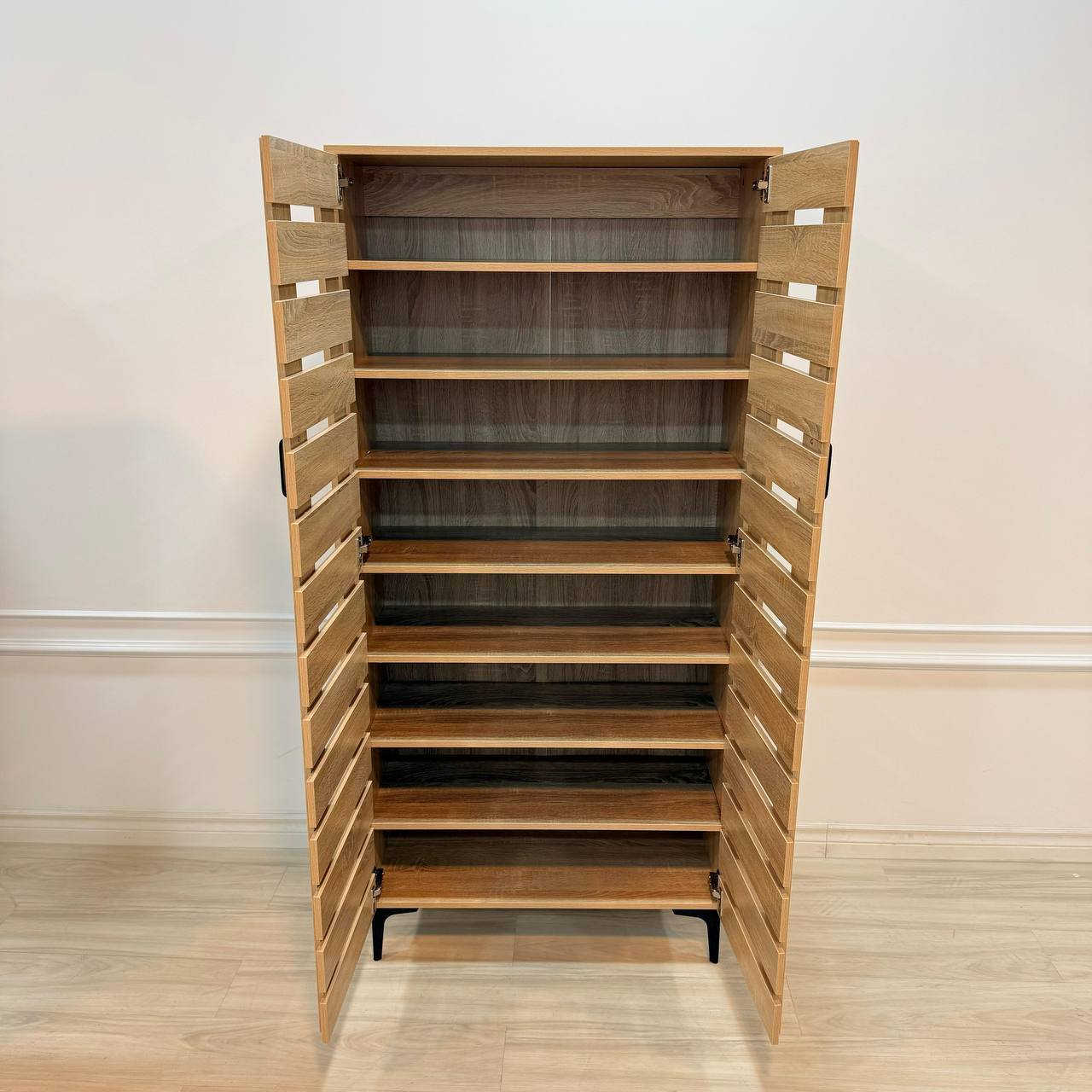 خزانه 2 باب 
ارتفاع 175 سم 
عرض 80 سم 
عمق 32 سم


**إذا كنت صاحب هذا الإعلان وتريد حذفه لأي سبب، رجاءا أرسل رسالة إلى الدعم الفني**