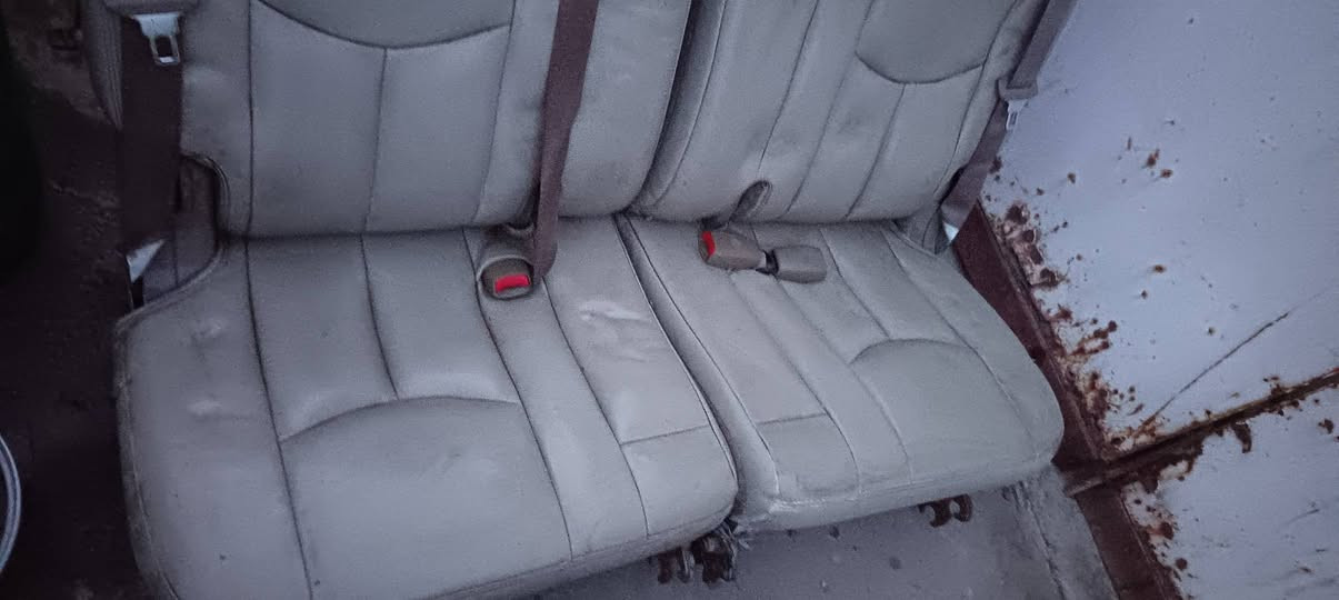 كشنات الفينيه نضيفات سعرهن ٢٥٠ العنوان الزبير ***********
